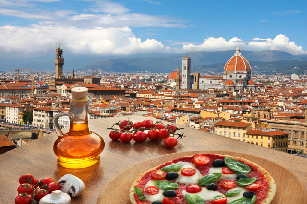 Florencja z katedrą i typową włoską pizzą w Toskanii, Włochy