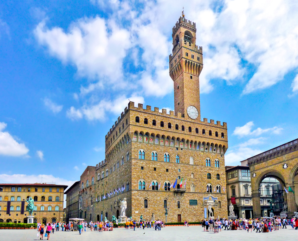 Panoramiczny widok na Piazza della Signoria z Palazzo Vecchio w Florencji, Toskania, Włochy